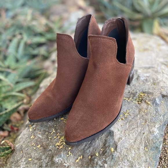 Leather Booties Chocolate Suede ⭐️ LIKE NEW + Waterproof - Picture 6 of 14